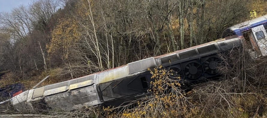 Train derails in northern Norway, one dead and several injured