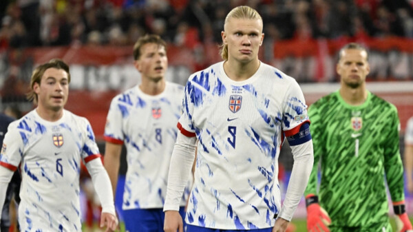 Эрлинг Холанд играет с Манчестер Сити